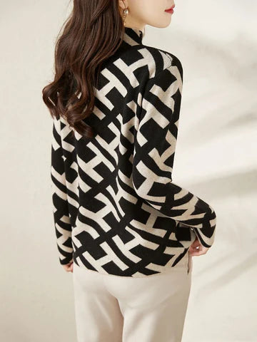 HIGH-NECK SWEATER WITH DESIGN